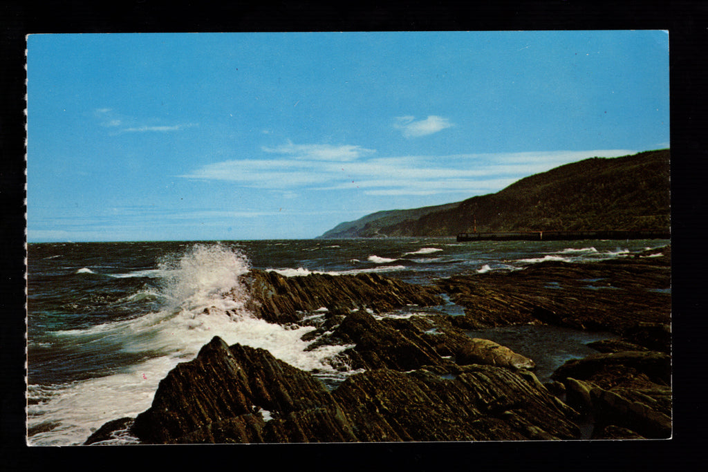 Gaspè Nord in Quebec Canada. Vintage Postcard