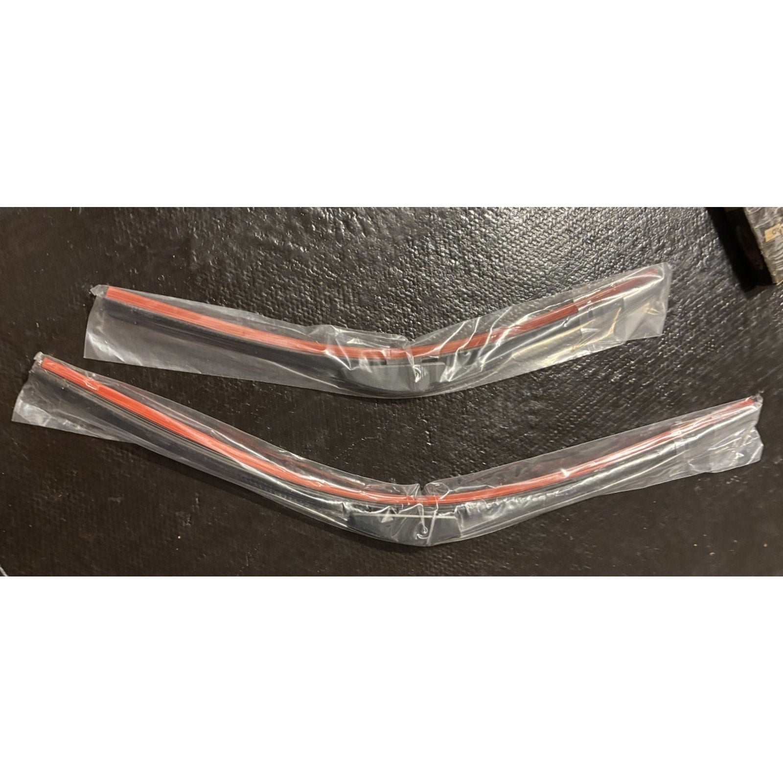 Windshield Wiper Blades, OEM Quality 24” & 18” DSV Standard U-Flat Wiper Blades