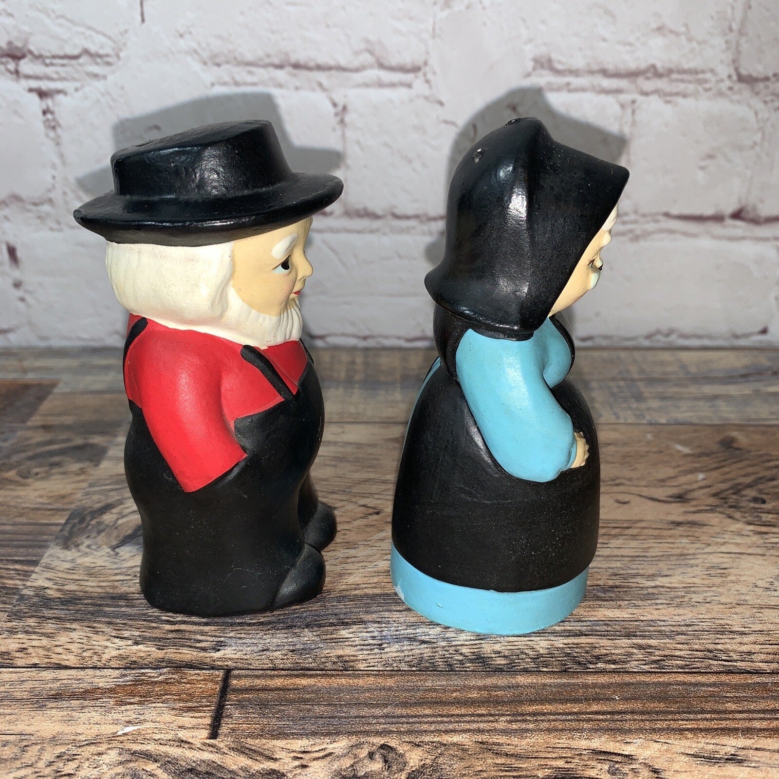 Vintage Old Amish Couple Salt & Pepper Shakers