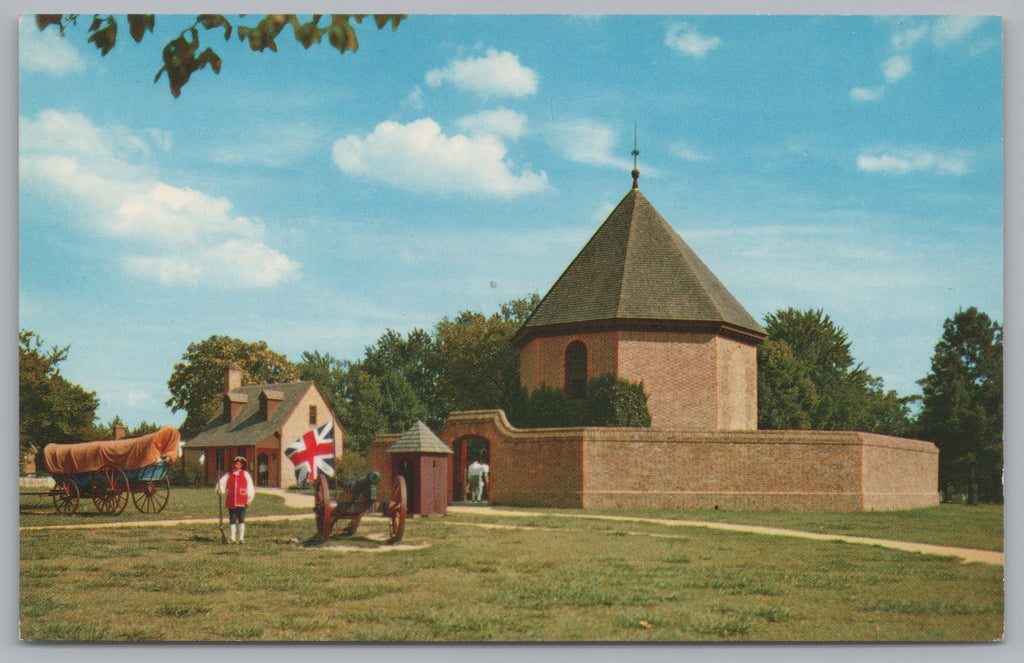 Magazine And Gaurd House, Williamsburg, Virginia, USA, Vintage Post Card.