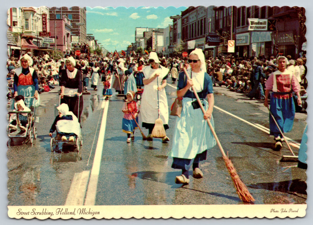 Street Scrubbing, Holland, Michigan, Vintage Post Card