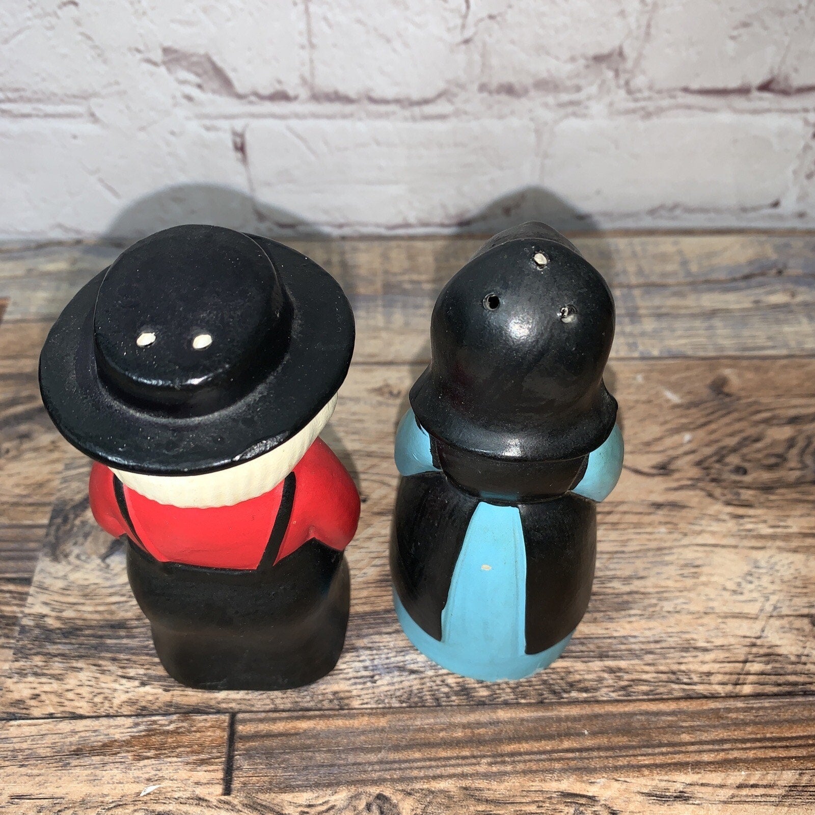 Vintage Old Amish Couple Salt & Pepper Shakers