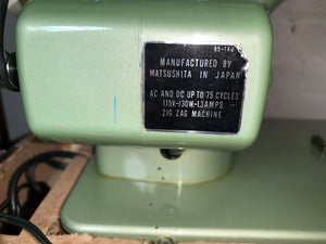 Vintage White 8930 Zig Zag Electric Sewing Machine + Case & Manual Green