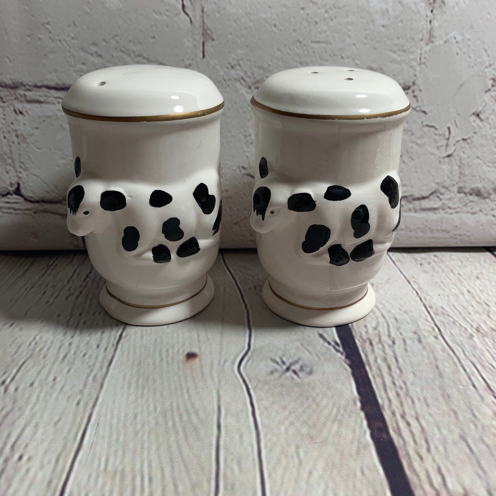 Vintage Ceramic Farmhouse Cows Salt & Pepper Shakers