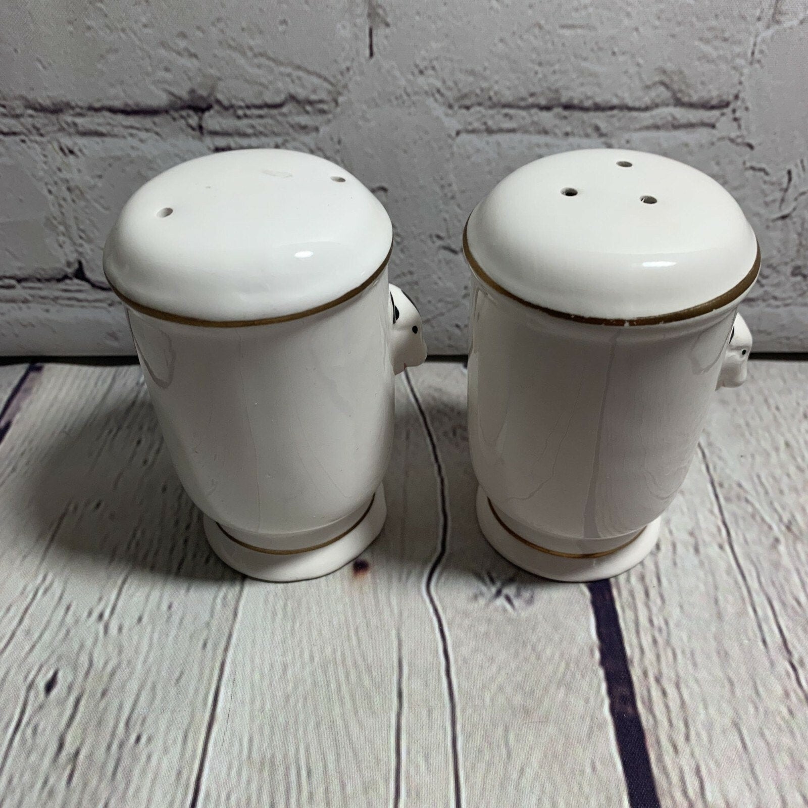 Vintage Ceramic Farmhouse Cows Salt & Pepper Shakers