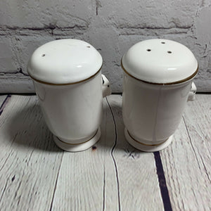 Vintage Ceramic Farmhouse Cows Salt & Pepper Shakers