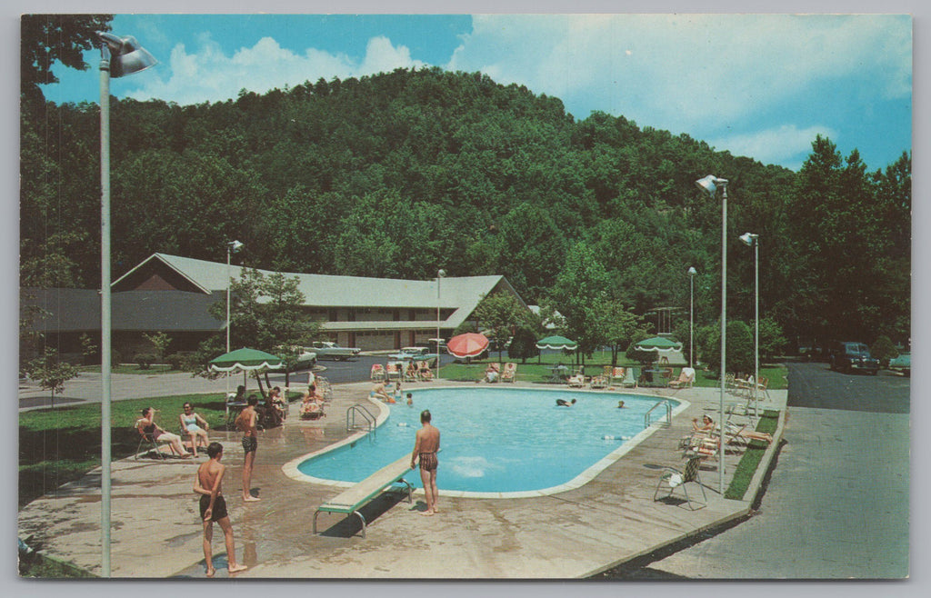 The Pool Of The Twin Island Motel, Gatlinburg, Tennessee, Vintage Post Card.