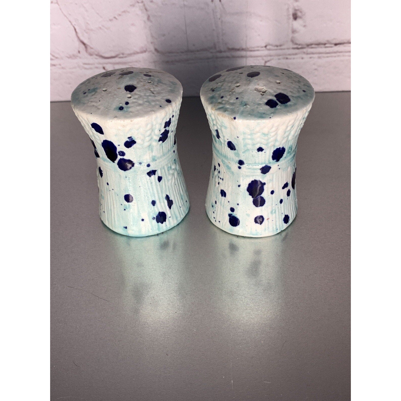 Vintage Ceramic SHEAVES OF WHEAT Salt & Pepper Shakers Blue Spot Pattern