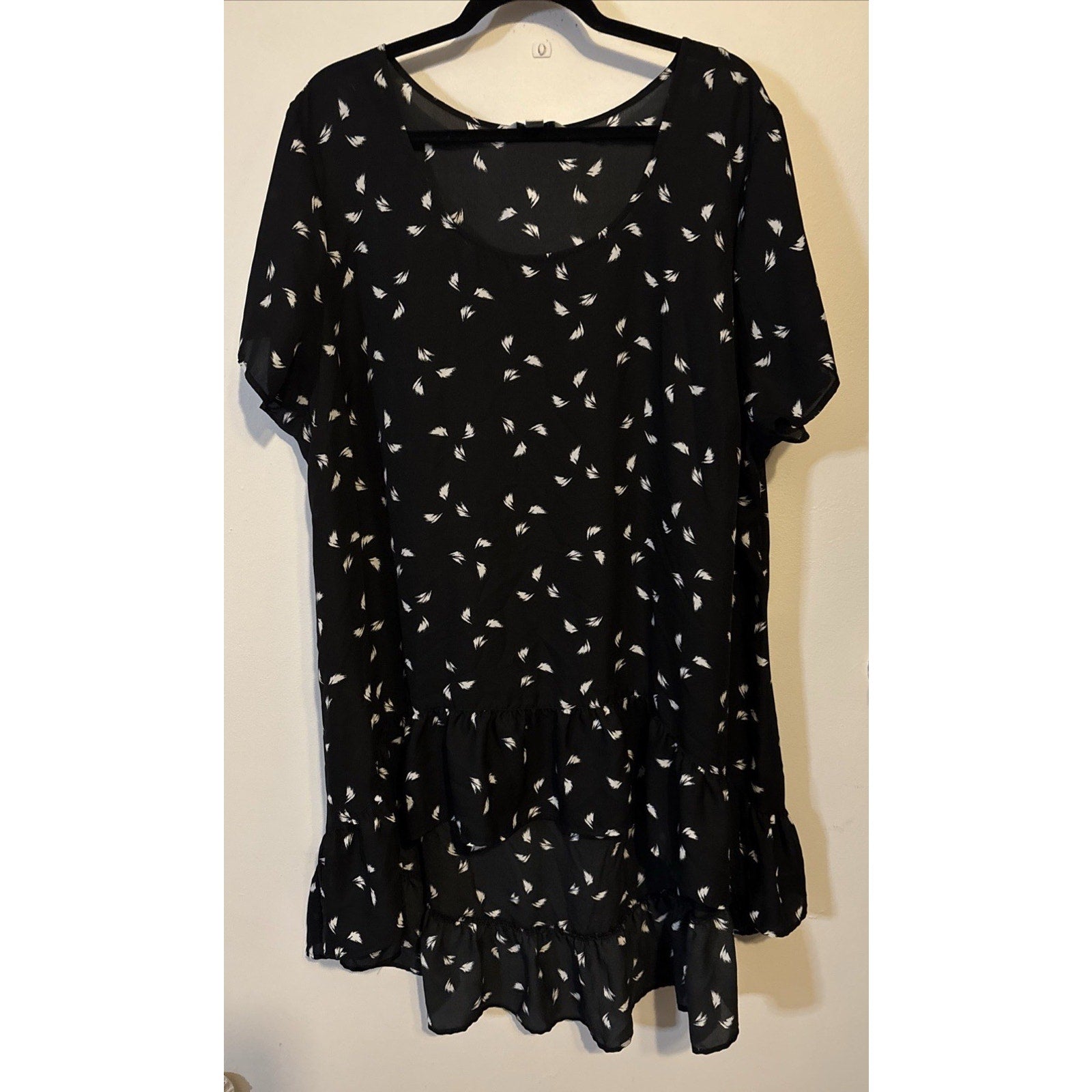 Boutique Black w/White Print Short Sleeve High Low Ruffle Bottom Blouse Size 3X