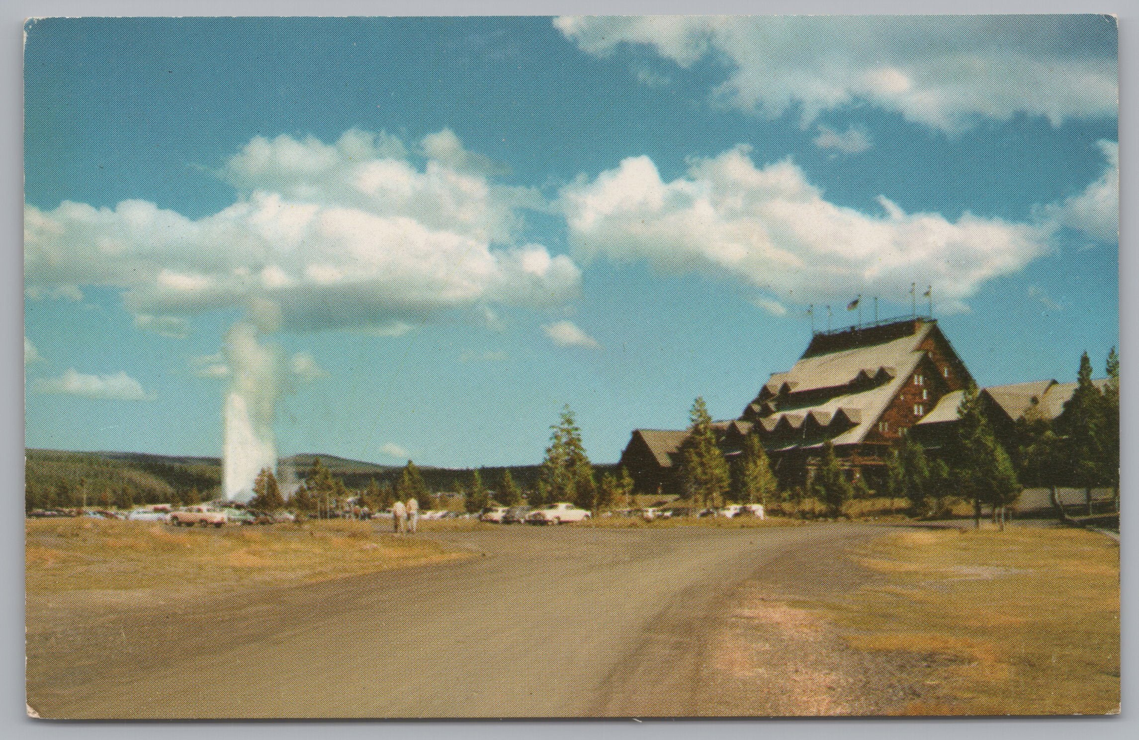 Old Faithful Inn, Yellowstone Parks Hotel, California, USA, Vintage Post Card.
