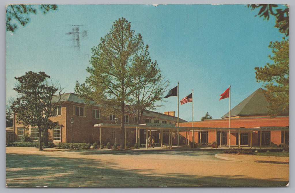 Williamsburg Lodge, Williamsburg, Virginia, Vintage Post Card.