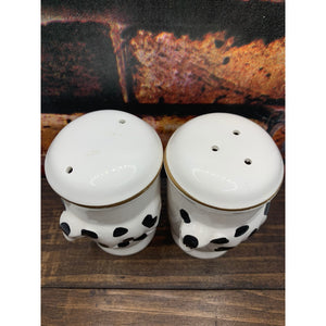 Vintage Ceramic Farmhouse Cows Salt & Pepper Shakers