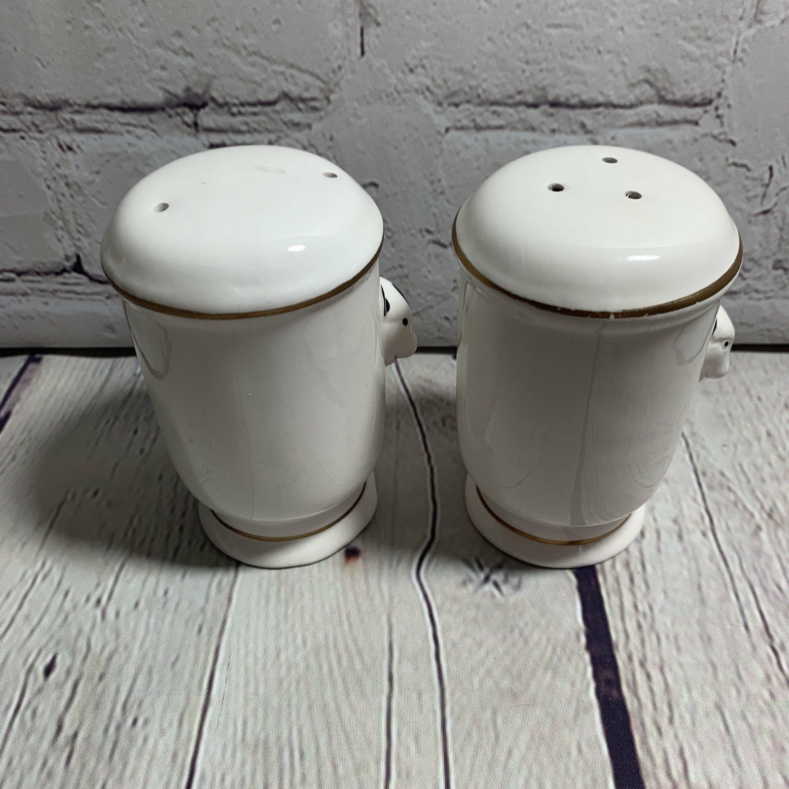 Vintage Ceramic Farmhouse Cows Salt & Pepper Shakers