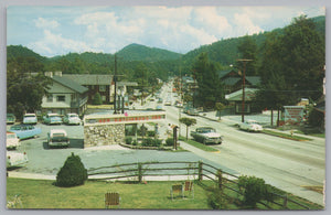 Street Scene, Gatlinburg, Tennessee, Vintage Post Card.