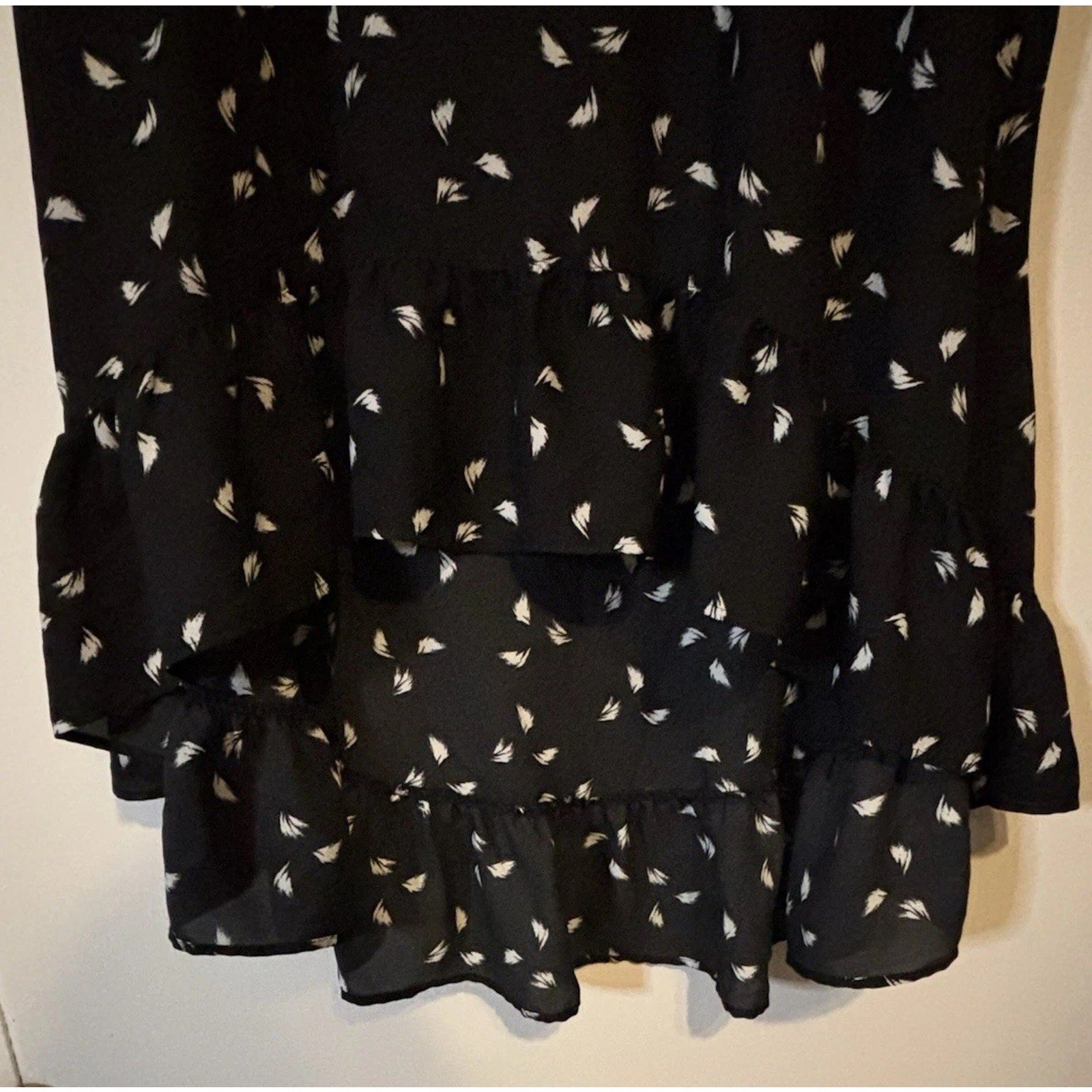 Boutique Black w/White Print Short Sleeve High Low Ruffle Bottom Blouse Size 3X