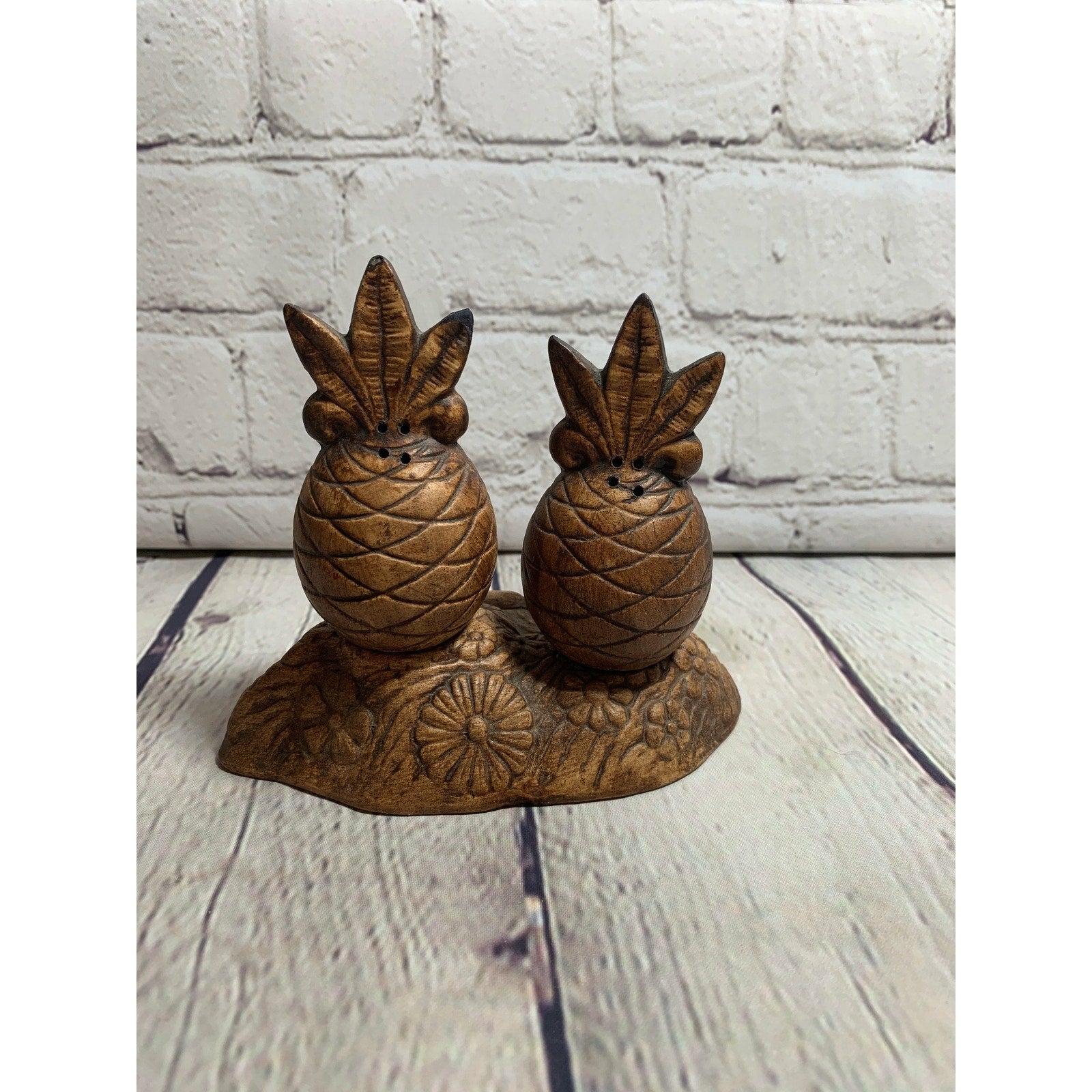 Vintage Ceramic Hawaii Pineapple Salt & Pepper Shakers-Treasure Craft