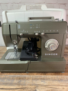 SINGER HD105-C Heavy Duty Sewing Machine W/Foot Pedal, Accessories & Case-Works!