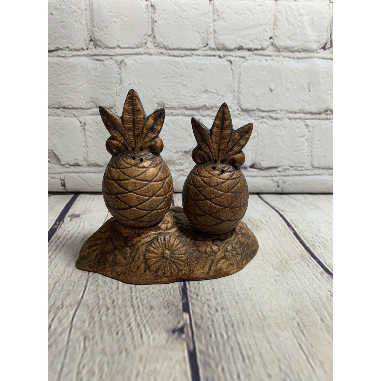 Vintage Ceramic Hawaii Pineapple Salt & Pepper Shakers-Treasure Craft