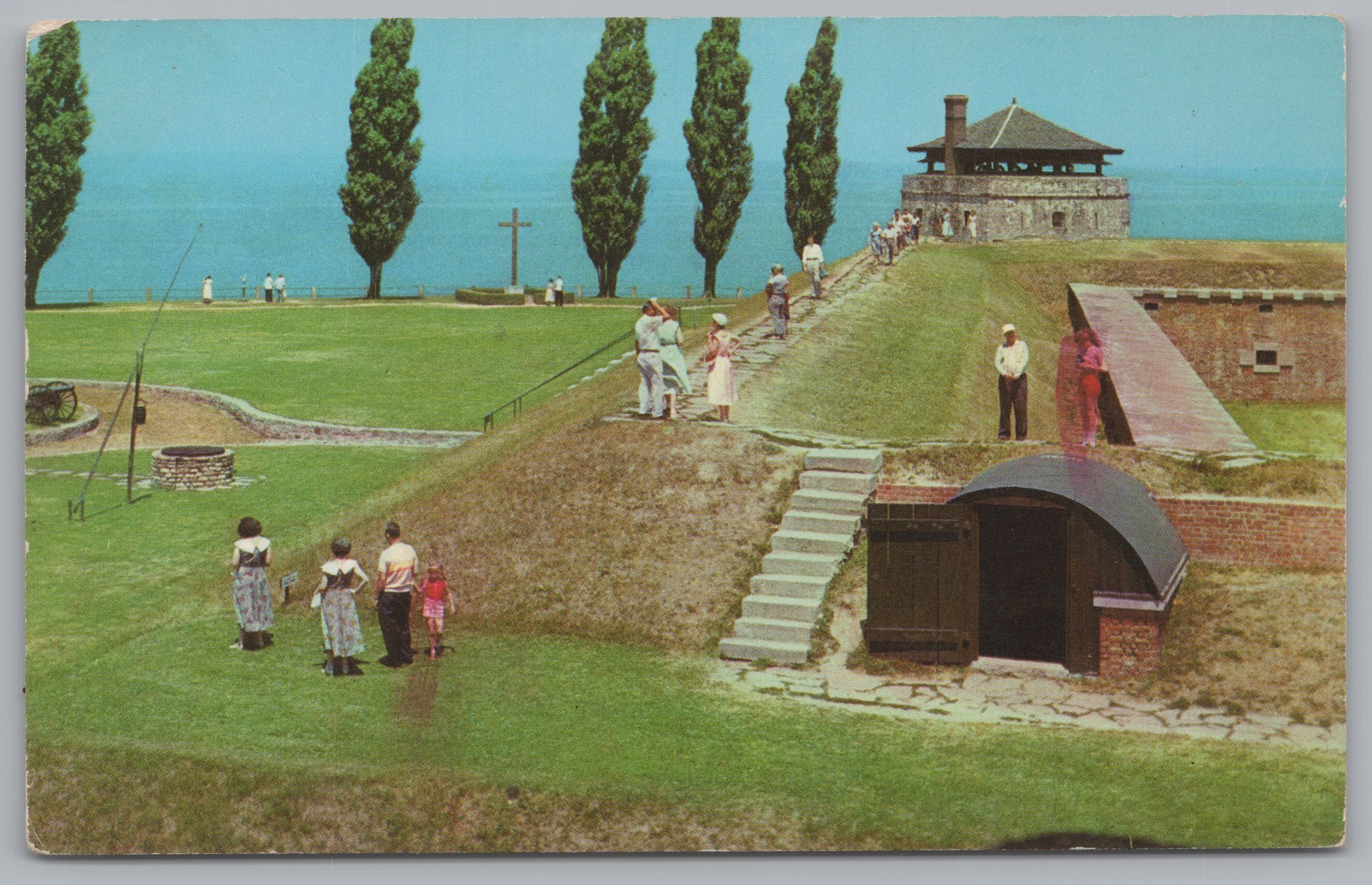 The Ramparts, Old Fort Niagara, Youngstown New York, Vintage Post Card.