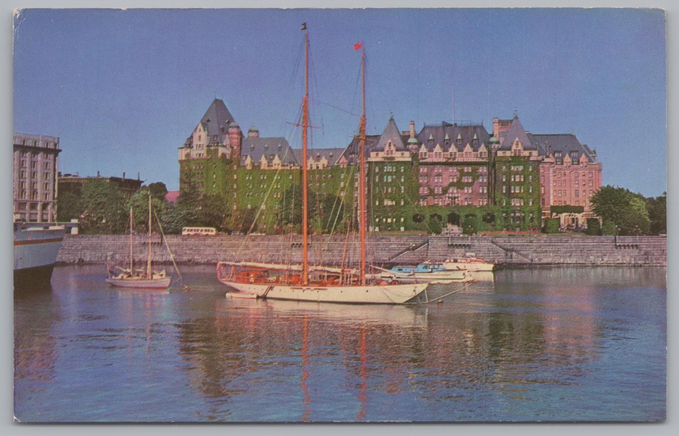 C.P.R Empress Hotel Victoria B.C, Canada, Vintage Post Card.