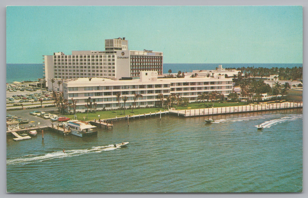 Diplomat Resorts And Country Club, Hollywood By The Sea, USA, Vintage Post Card.