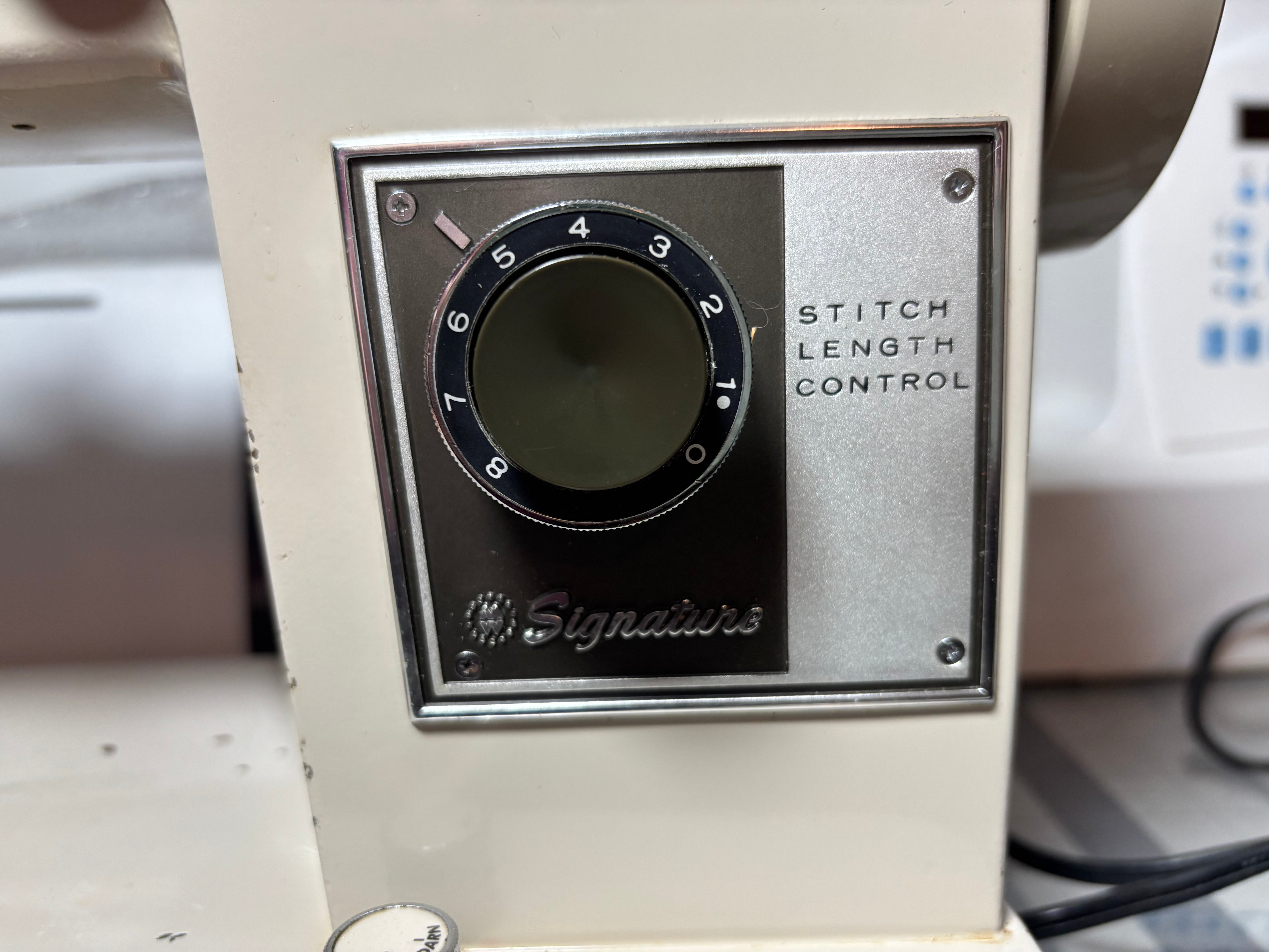 Vintage Montgomery Ward Signature Sewing Machine UHT J260F – Tested & Working | Classic Mid-Century Power & Design