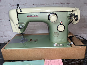 Vintage White 8930 Zig Zag Electric Sewing Machine + Case & Manual Green