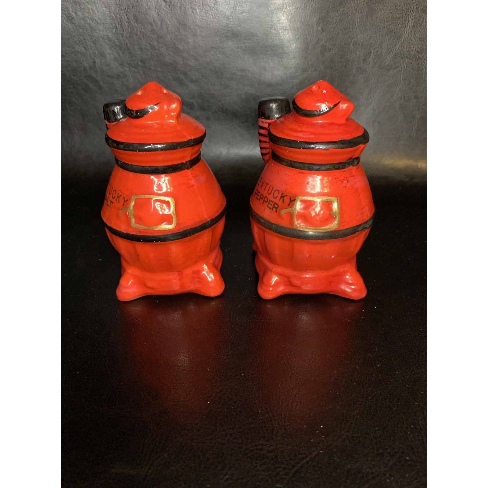 Vintage Kentucky Pot Belly Stove Wood Stove Salt & Pepper Shakers Japan