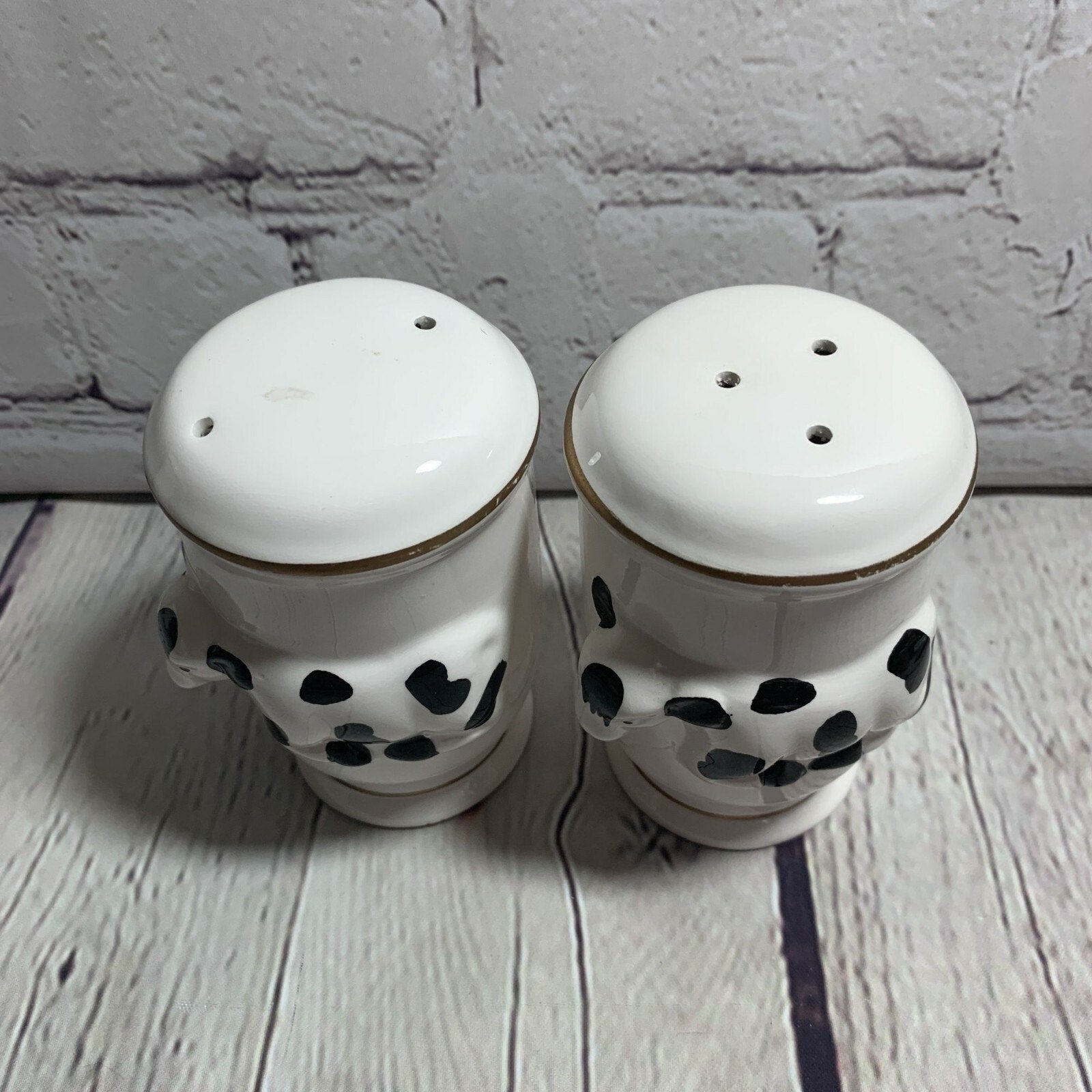 Vintage Ceramic Farmhouse Cows Salt & Pepper Shakers