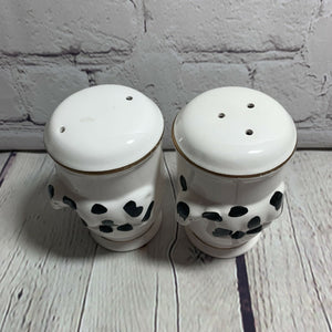 Vintage Ceramic Farmhouse Cows Salt & Pepper Shakers