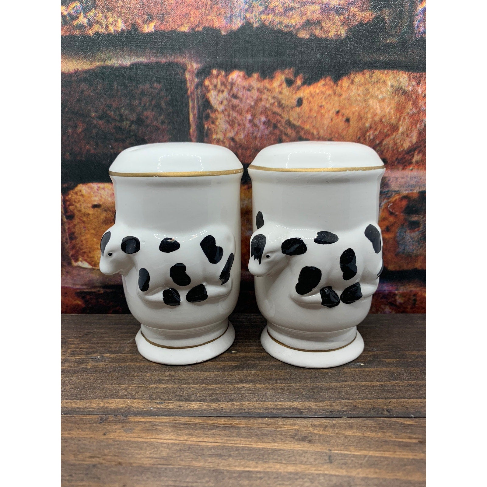 Vintage Ceramic Farmhouse Cows Salt & Pepper Shakers