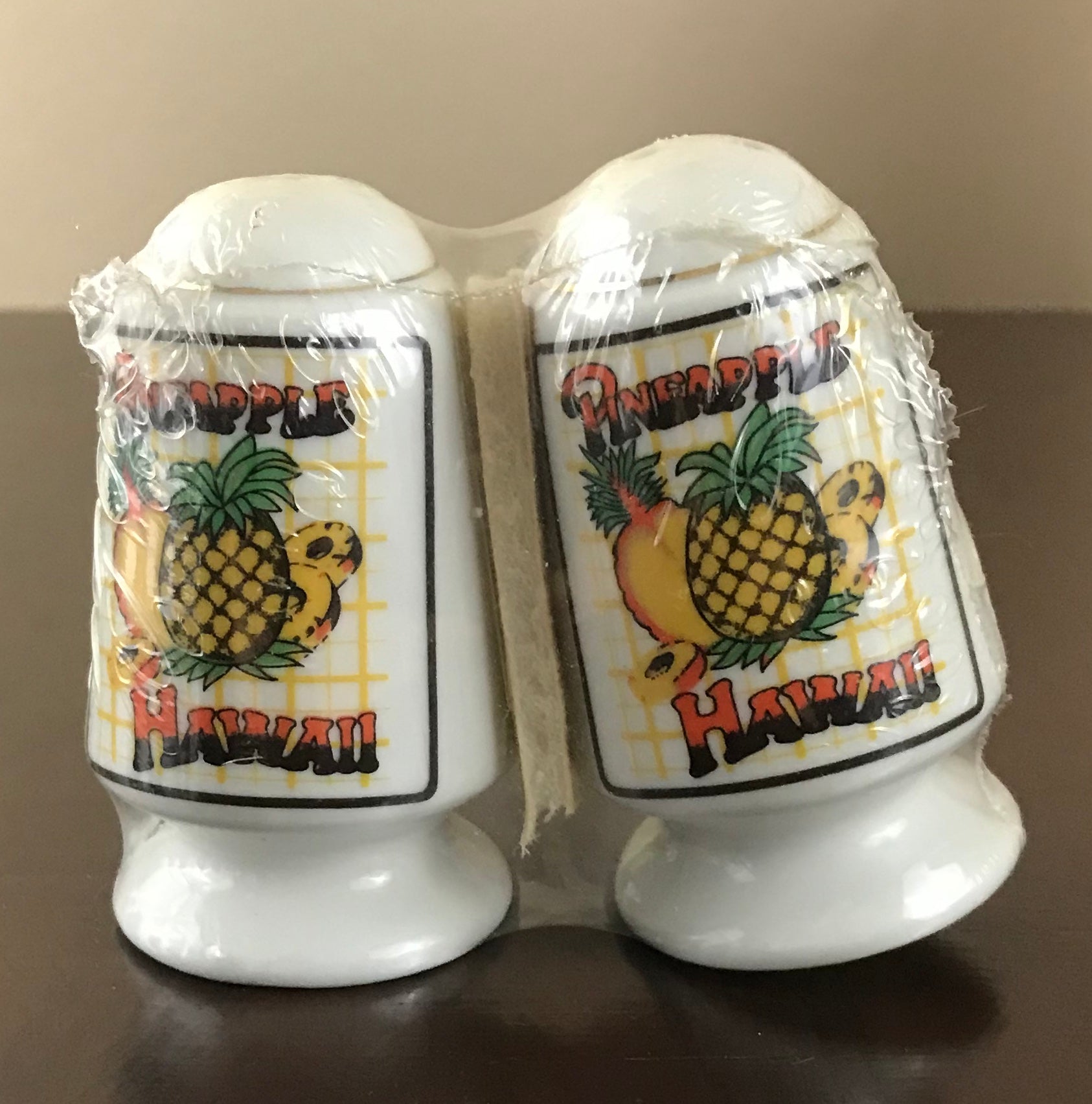 Vintage Ceramic Porcelain Novelty Pineapple Hawaii Salt & Pepper Shakers - Taiwan 1960's
