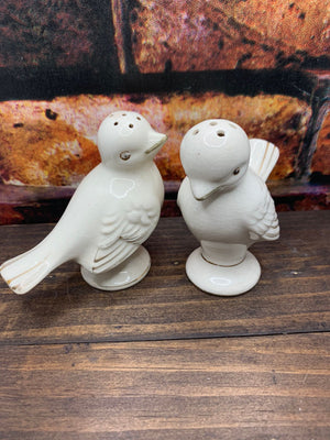 Vintage Ceramic White Dove Birds Salt & Pepper Shakers -Japan