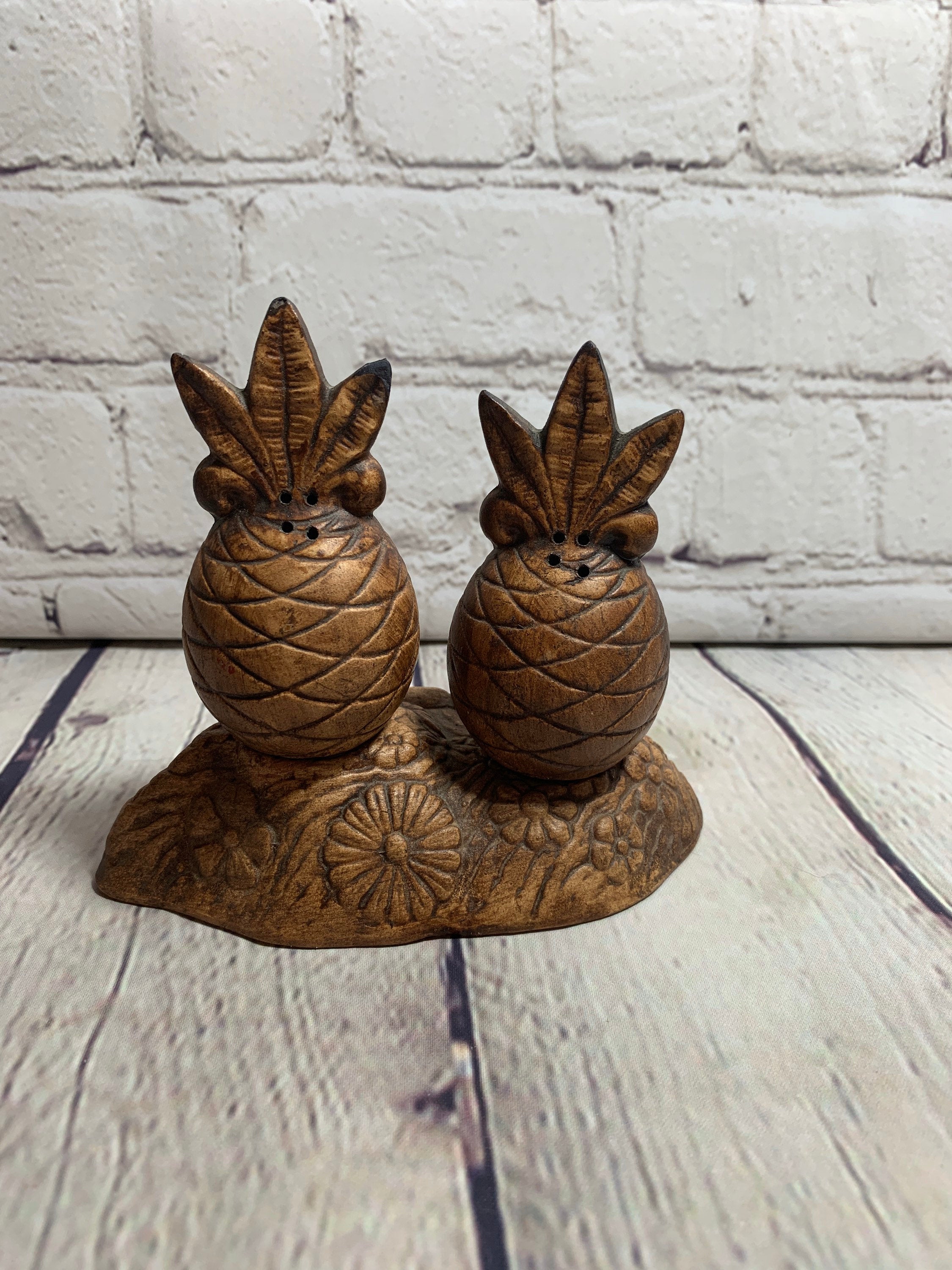 Vintage Ceramic Hawaii Pineapple Salt & Pepper Shakers-Treasure Craft
